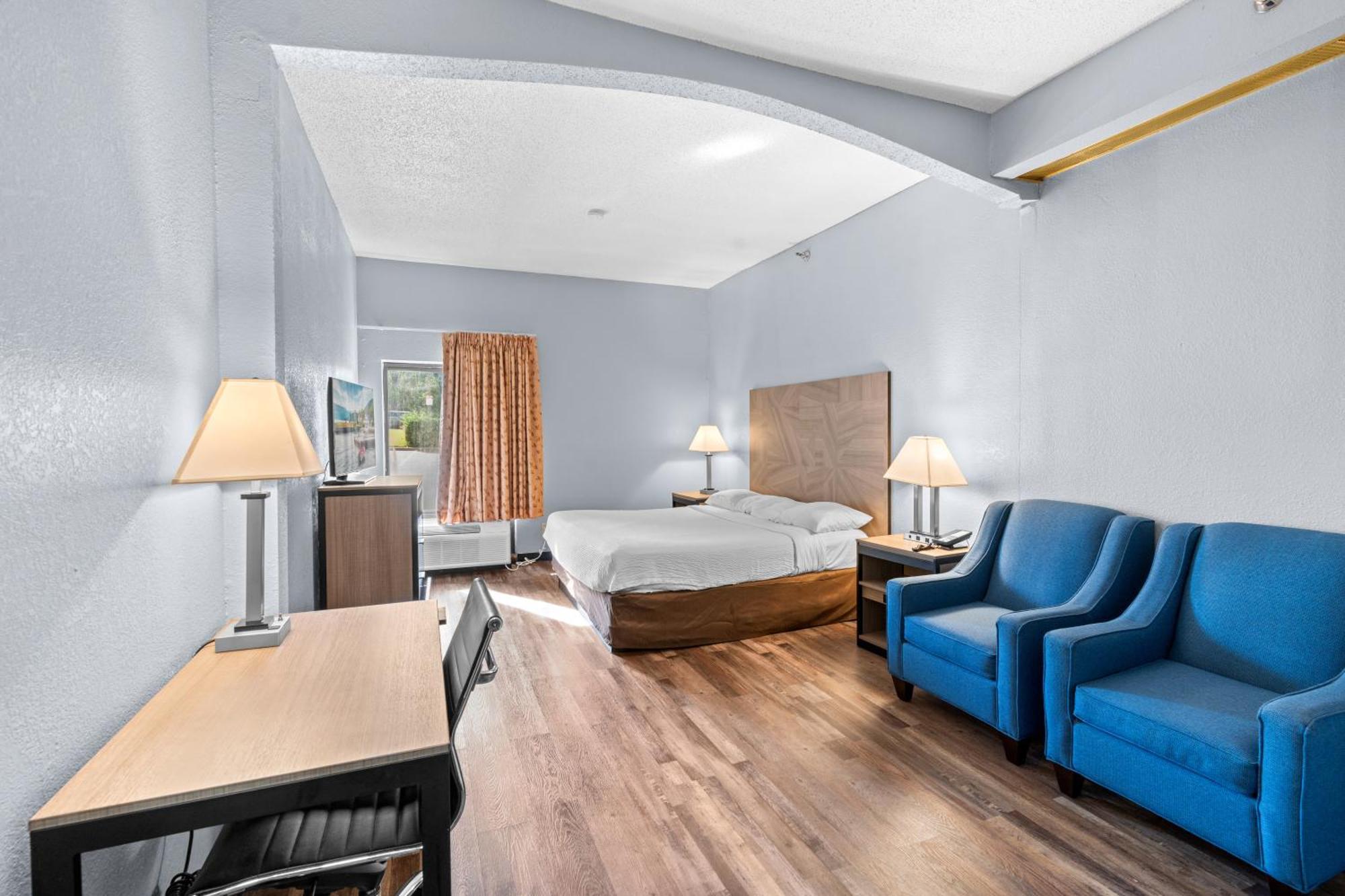 Baymont By Wyndham Lawrence Hotel Bagian luar foto