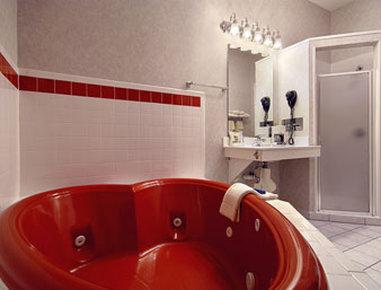 Baymont By Wyndham Lawrence Hotel Bagian luar foto